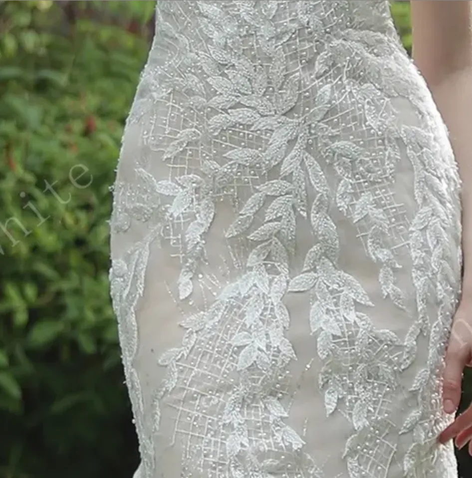 Stunning Mermaid Wedding Dress With Embroidered Appliqués